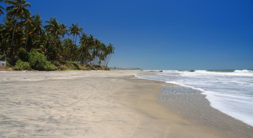 Tiara Fiesta Beach Cottages Morjim Bagian luar foto