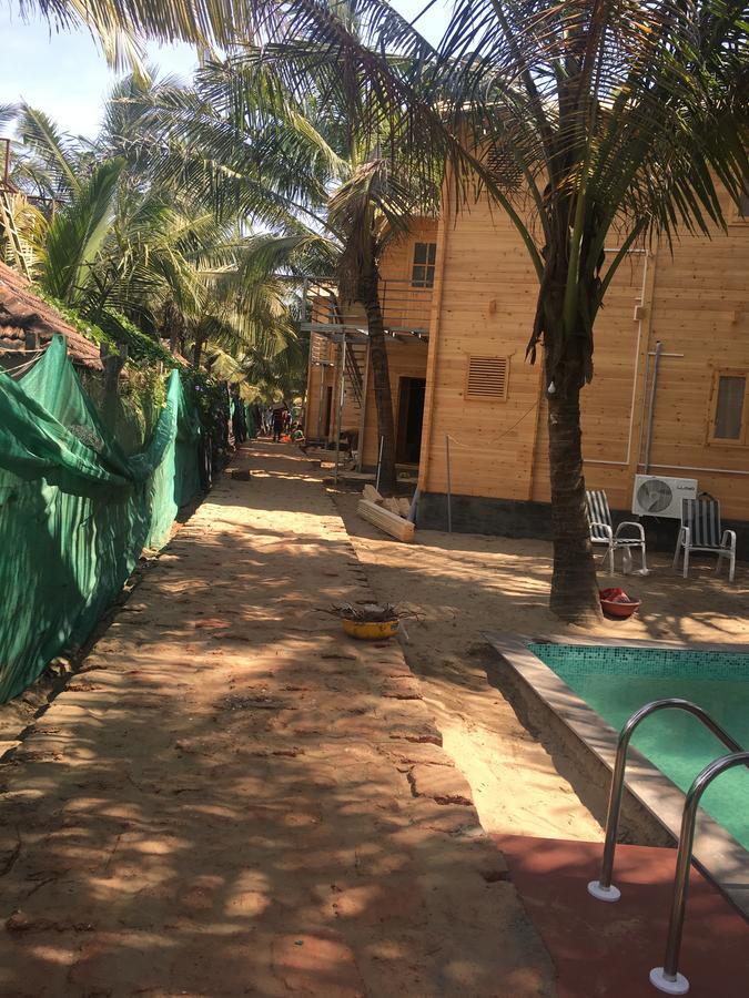 Tiara Fiesta Beach Cottages Morjim Bagian luar foto