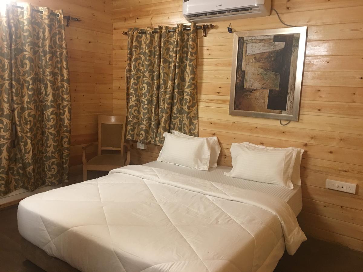Tiara Fiesta Beach Cottages Morjim Bagian luar foto
