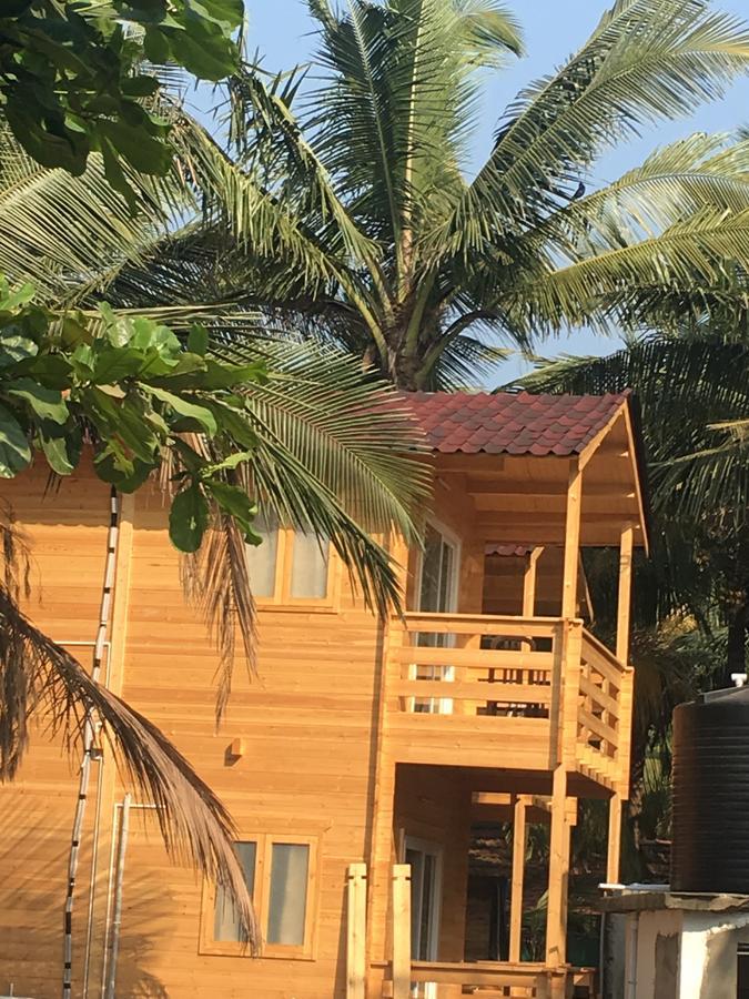 Tiara Fiesta Beach Cottages Morjim Bagian luar foto